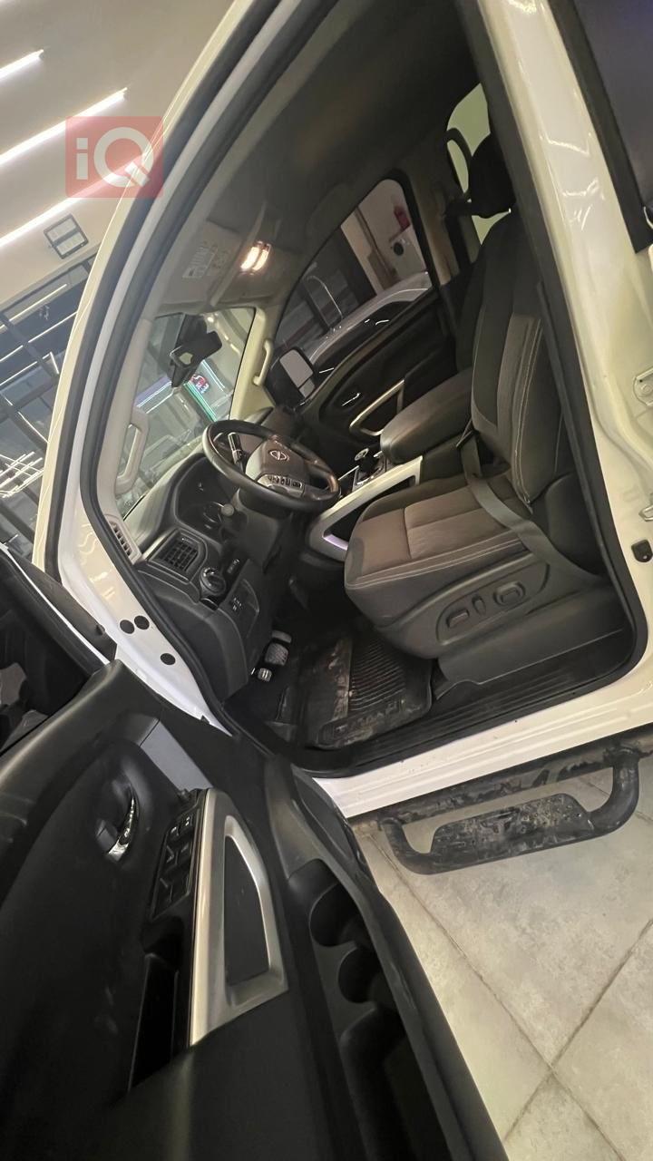 نيسان تيتان